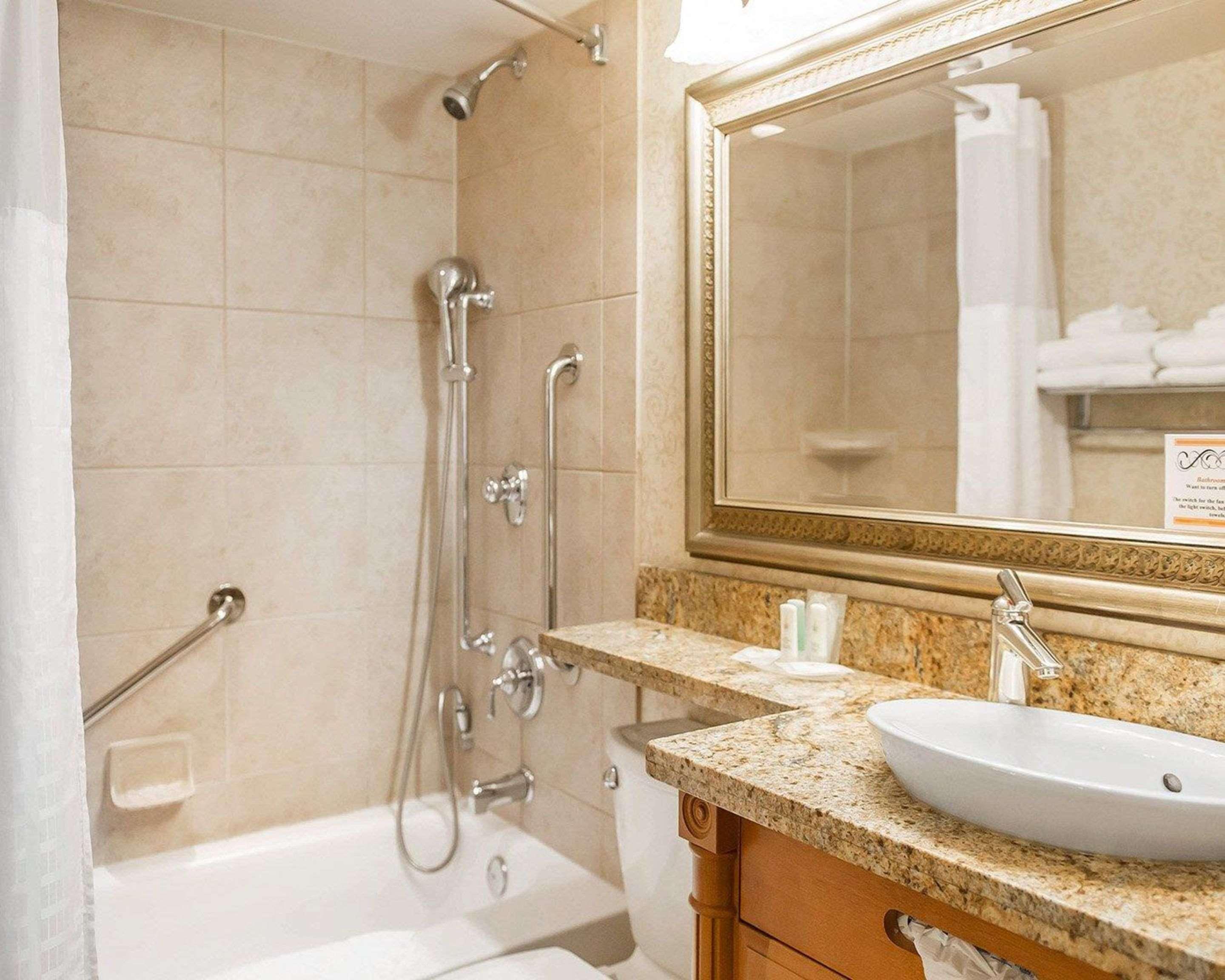 Comfort Inn Brockville Exteriör bild